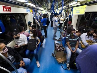 Passageiros na linha 1-azul do metrô de São Paulo, sentido estação Tucuruvi, na zona norte - Rubens Cavallari - 20.jul.20/Folhapress