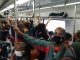 Passageiros enfrentam vagão lotado, após atrasos Foto: Foto do Leitor