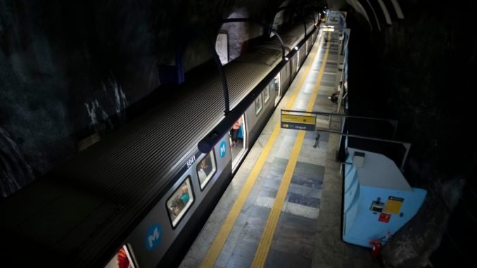 33452
