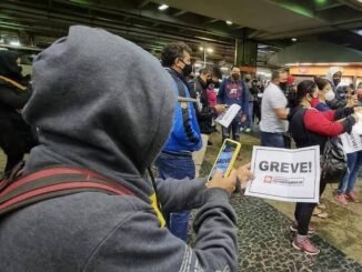Passageiros foram surpreendidos pela greve nas estações do Metrô - Rivaldo Gomes/Folhapress