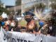 Indígenas de diversas etnias fazem protesto em frente ao Congresso Nacional contra o projeto que altera regras para demarcação de terras Foto: EFE/Joédson Alves