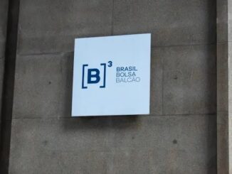 Com a pandemia, o Ibovespa chegou a registrar 63 mil pontos em março de 2020, mas se recuperou e atingiu uma máxima histórica de 122 mil em 2021. (Foto: Vergani Fotografia/Shutterstock)