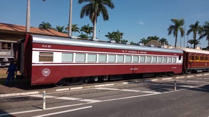 Carro de passageiros que foi recuperado pela ABPF e voltou aos trilhos no interior de São Paulo (Divulgação)