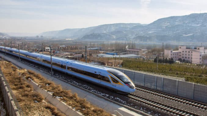 Trem-bala passa por Huanxian, em linha recém-inaugurada, de 610 km - Zhang Yongxin - 26.dez.20/Xinhua