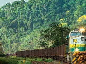 Trem de minério em operação na Estrada de Ferro Vitória a Minas