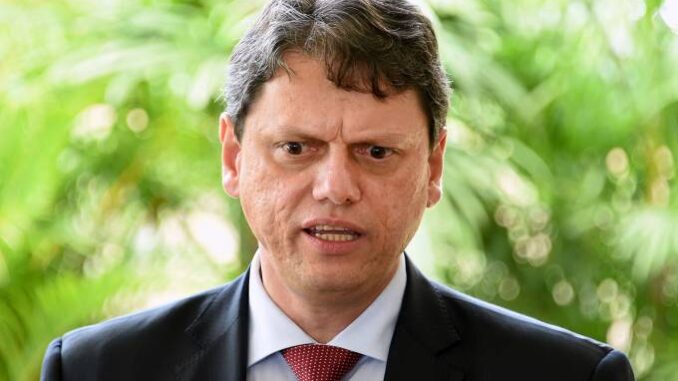 ‘No Brasil, é preciso se esforçar para explicar que uma ferrovia é sustentável’, disse o ministro Evaristo Sa/AFP