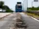 BRT TransOeste em Guaratiba: pista deteriorada e piora no serviço — Foto: Pablo Jacob/Agência O Globo