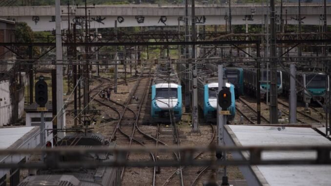 Variação de temperatura faz trilhos dos trens dilatarem ou se contrairem Foto: Gabriel Monteiro em 19-10-2020 / Agência O Globo