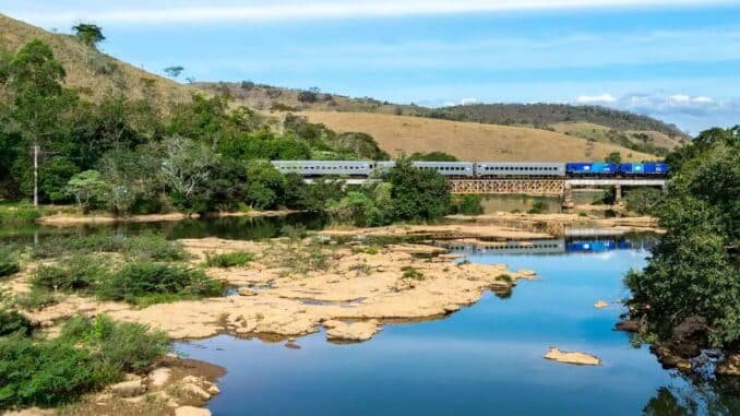 Trajeto inclui paisagens deslumbrantes sob o rio Paraíba do Sul, que divide Minas do Rio de Janeiro - Foto: ONG Amigos do Trem/Divulgação