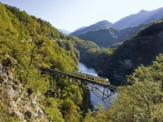 Piuí piuí na ferrovia Vigezzina-Centovalli, que atravessa 83 pontes e viadutos  Switzerland Tourism By-Line: swiss-image.ch / Christof Sonderegger/Divulgação