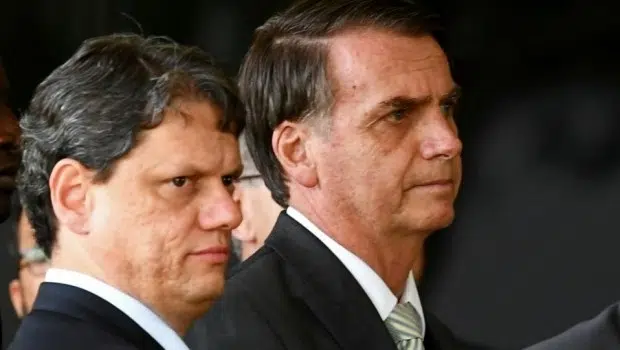 Tarcísio de Freitas e Jair Bolsonaro | Foto: Evaristo SA/AFP via Getty Images