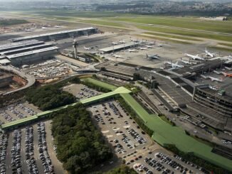 Aeroporto Internacional Governador Franco Montoro, em Guarulhos, durante expansão em 2014, será o principal negócio em nova empresa com a cisão da Invepar — Foto: Delfim Martins/Divulgação