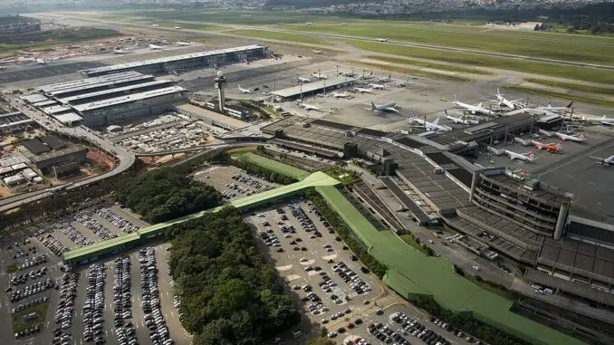 Aeroporto Internacional Governador Franco Montoro, em Guarulhos, durante expansão em 2014, será o principal negócio em nova empresa com a cisão da Invepar — Foto: Delfim Martins/Divulgação