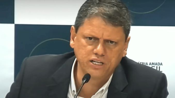 O programa Pânico recebeu nesta quinta-feira, 23, o ministro da Infraestrutura Tarcísio Gomes de Freitas - Reprodução/Pânico