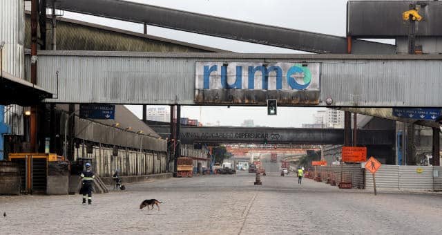 Ação da Rumo ganha bastante atratividade, uma vez aprovada a Medida Provisória encaminhada pelo governo federal, segundo analistas (Imagem: Reuters/Paulo Whitaker)