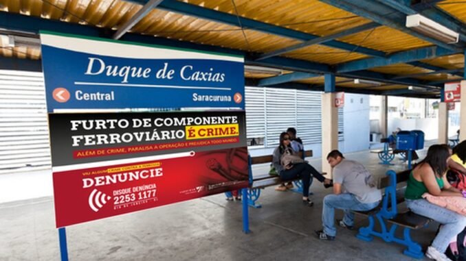 Projeção da campanha da Supervia em parceria com o Disque Denúncia Foto: Divulgação