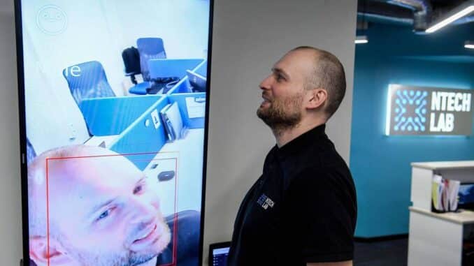 Tecnologia russa de reconhecimento facial utilizada para conter o avanço da pandemia em Moscou - Kirill Kudryavtsev - 24.mar.2020/AFP