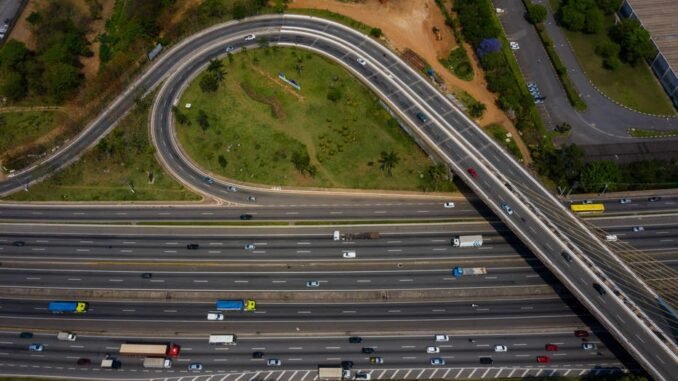 Trecho da Via Dutra (BR-116), que será leiloada no fim de outubro. Foto: Felipe Rau/Estadão - 17/9/2021