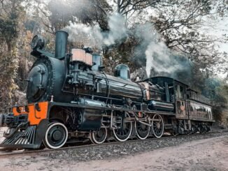 A locomotiva 327, que hoje opera no Trem da Serra da Mantiqueira (Divulgação/ABPF)