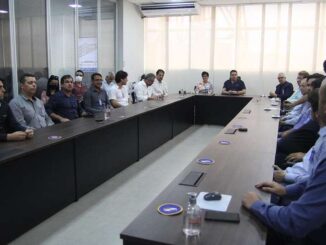 O presidente da Petrocity se reuniu com prefeitos e empresários do Vale do Aço - (foto: Prefeitura de Fabriciano/Divulgação)