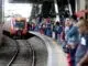 Passageiros aguardam trem na plataforma da estação Santo Amaro da linha 9-Esmeralda da CPTM (Robson Ventura-26.nov.2018/Folhapress)