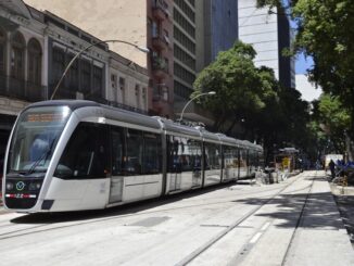 MPRJ obtém decisão para que passageiros sem bilhetes no VLT só sejam multados caso se recusem a desembarcar do veículo ou da estação. — Foto: Divulgação