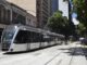 MPRJ obtém decisão para que passageiros sem bilhetes no VLT só sejam multados caso se recusem a desembarcar do veículo ou da estação. — Foto: Divulgação