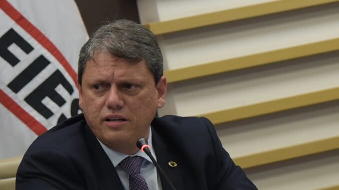 Tarcísio de Freitas: ministro da Infraestrutura poderá ter como vice o ex-ministro do Meio Ambiente Ricardo Salles — Foto: Ricardo Botelho/Minfra