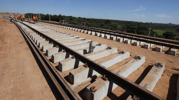 As ferrovias respondem somente por 15% da nossa matriz de transporte de cargas. Foto: Dida Sampaio/Estadão