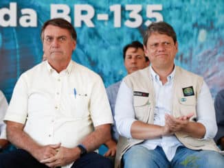 O presidente Jair Bolsonaro e o ministro Tarcísio Gomes de Freitas, durante evento na Bahia, em janeiro - Alan Santos/PR