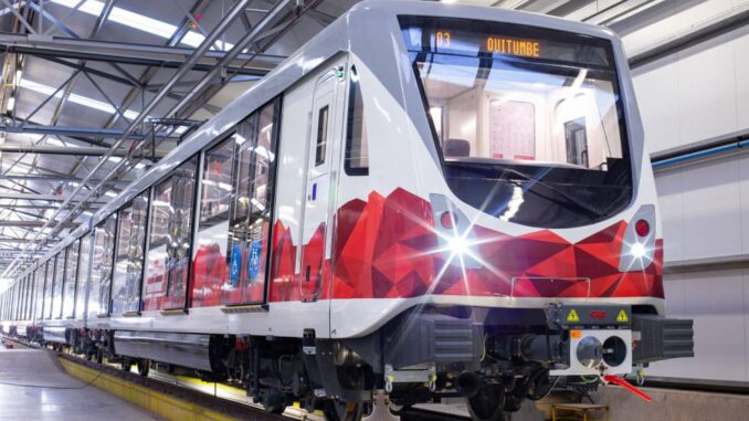 Um dos trens fabricados para o metrô de Quito. CAF