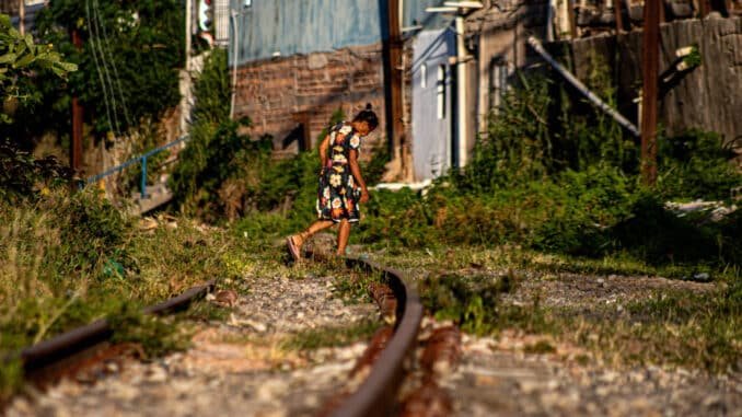 Trem do Subúrbio de Salvador foi desativado em 2021, depois de 160 anos em funcionamento, para dar lugar a monotrilho cujas obras ainda não começaram Rafaela Araújo/Folhapress