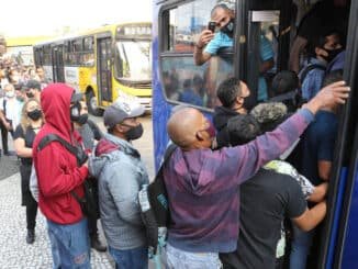 Passageiros tentam embarcar em ônibus em São Paulo - Rivaldo Gomes - 24.ago.2021/Folhapress