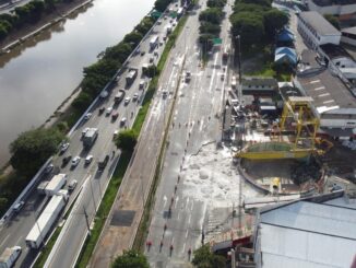 Buraco da cratera que se abriu nas obras na linha 6 de Metrô e completamente fechada com concreto na Marginal Tietê, na cidade de São Paulo, SP, nesta quinta feira, 03. vista aérea 03/02/2022 - Foto: — Foto: RONALDO SILVA/FUTURA PRESS/FUTURA PRESS/ESTADÃO CONTEÚDO