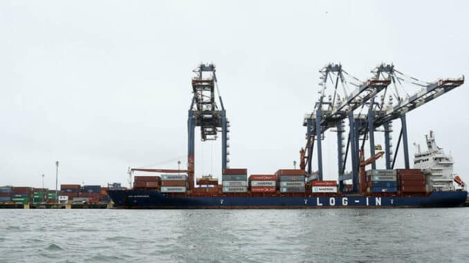 Carga no terminal do Porto de Santos (SP) CARLA CARNIEL/REUTERS - 16.09.2021