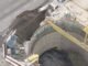 Cratera que se formou após parte do solo ceder na Marginal Tietê nesta terça-feira (1º) — Foto: Reprodução/TV Globo