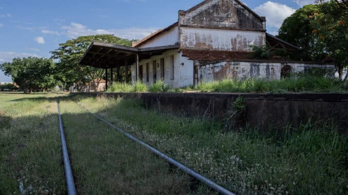 Estação de trem em Coroados, no interior de São Paulo - Eduardo Anizelli/Folhapress