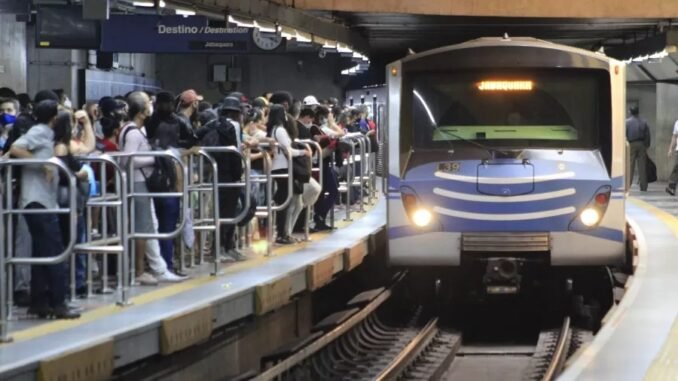 29.out.2021 - Movimentação de passageiros na estação da Sé do metrô de São Paulo - Imagem: Willian Moreira/Futura Press/Estadão Conteúdo