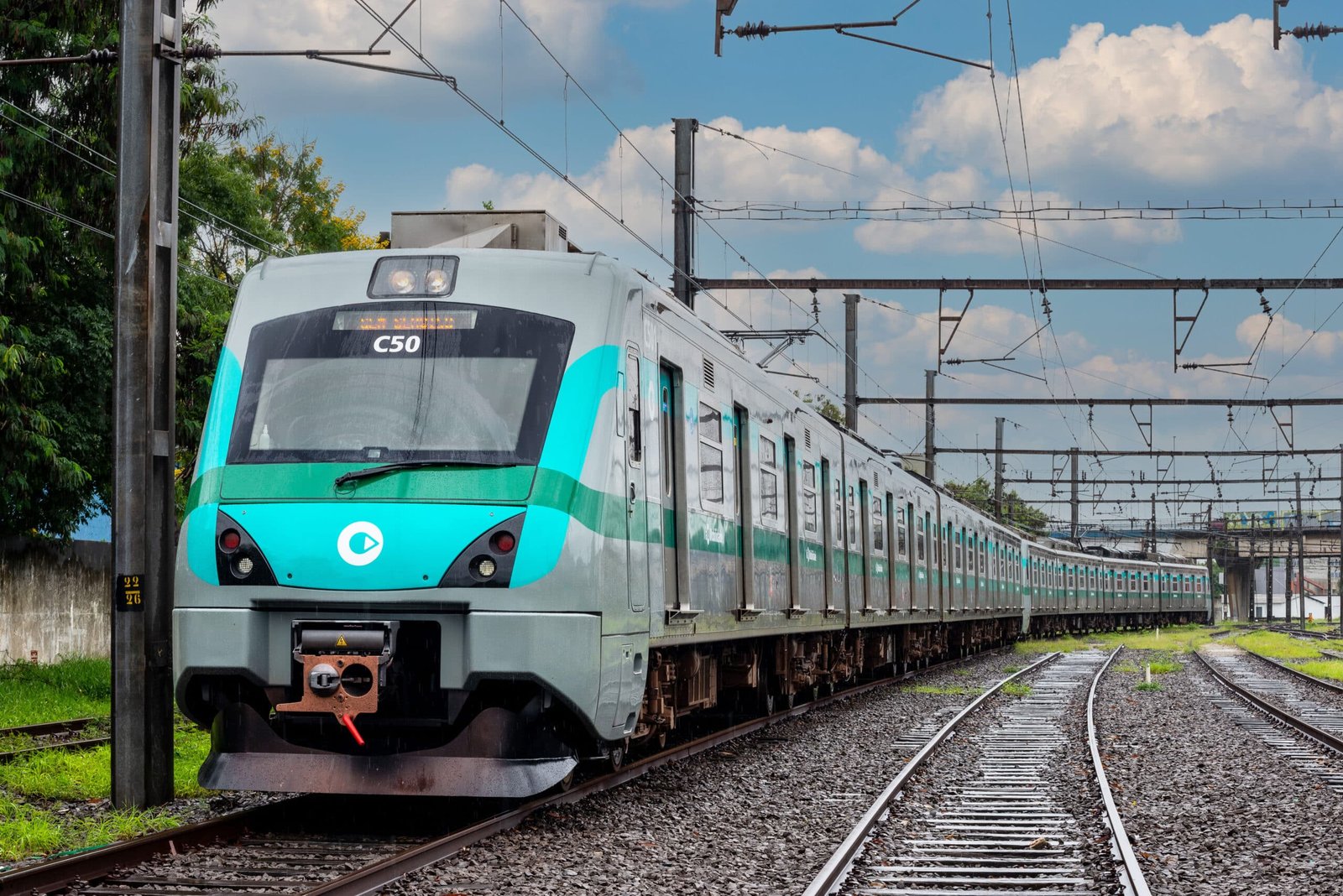 Trens das linhas 8 e 9 da CPTM, agora operados pela ViaMobilidade, estão com nova roupagem