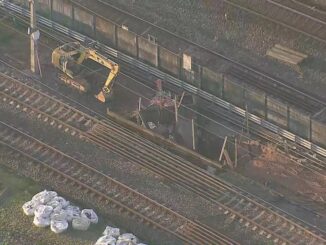 Terra cedeu sob trilho e provocou rompimento de galeria pluvial — Foto: Reprodução/TV Globo