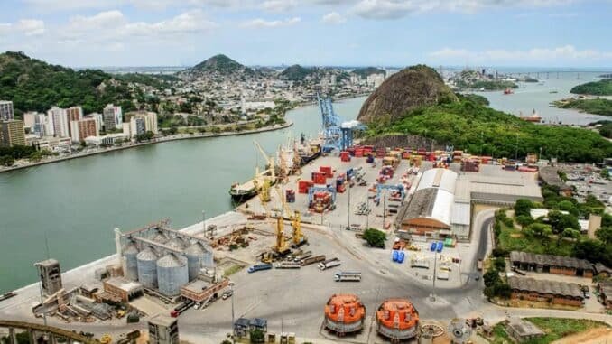 Até hoje, as autoridades portuárias — responsáveis pela gestão e desenvolvimento das áreas comuns dos portos — são totalmente estatais — Foto: Divulgação/Codesa