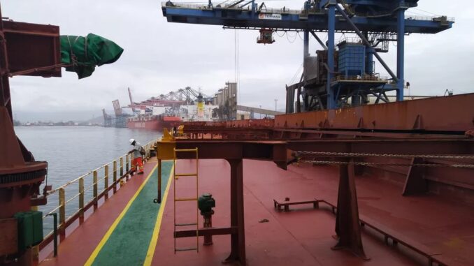 Navio com maior carga de fertilizantes no Porto de Santos, no litoral de São Paulo — Foto: Divulgação