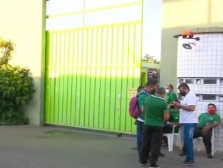 Motoristas e cobradores de ônibus iniciam greve, em Teresina — Foto: TV Clube