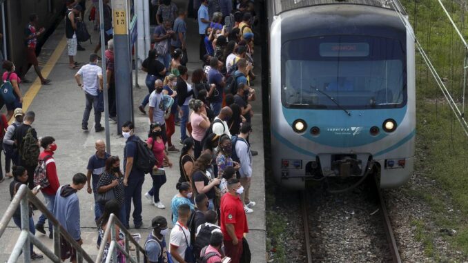 Mudanças valem para os horários de pico Foto: Fabiano Rocha / Agência O Globo