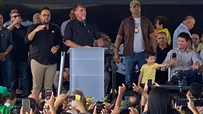 Bolsonaro discursa durante evento em Parnamirim, na Grande Natal — Foto: Kleber Teixeira/Inter TV Cabugi