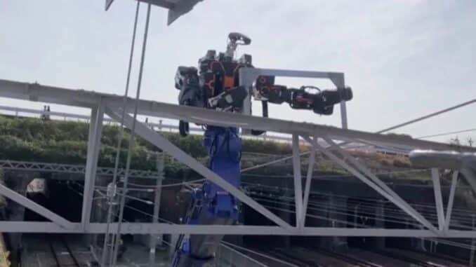 Robô gigante será utilizado na manunteção de ferrovias (Reprodução / Metro UK)
