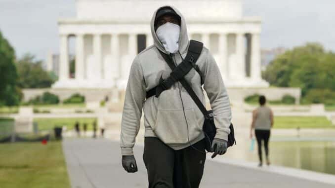 EUA acabam com obrigatoriedade do uso de máscaras em aviões, trens e metrô Foto: Reuters