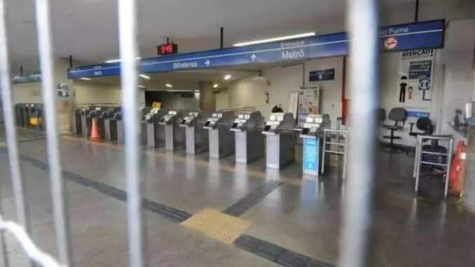 Até o momento, o metrô está funcionando com horário reduzidor, das 10h às 17h, todos os dias (foto: Leandro Couri/E.M/D.A Press)