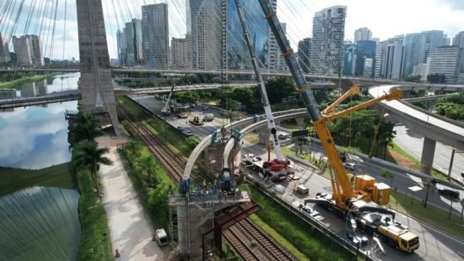 Vigas da Linha 17–Ouro do Monotrilho do Metrô de São Paulo em obra na Marginal Pinheiros — Foto: Divulgação