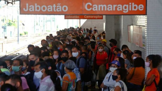 As duas rotas mais prováveis envolvem a Linha Sul do Metrô do Recife - FOTO: FILIPE JORDÃO/JC IMAGEM
